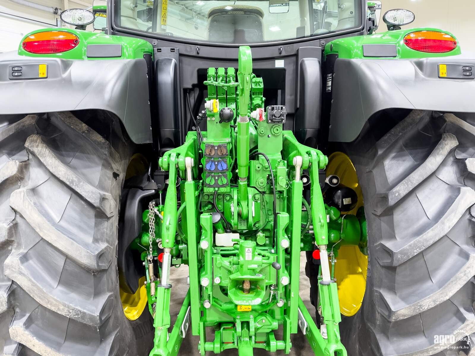 Traktor van het type John Deere 6R 155, Gebrauchtmaschine in Csengele (Foto 7)