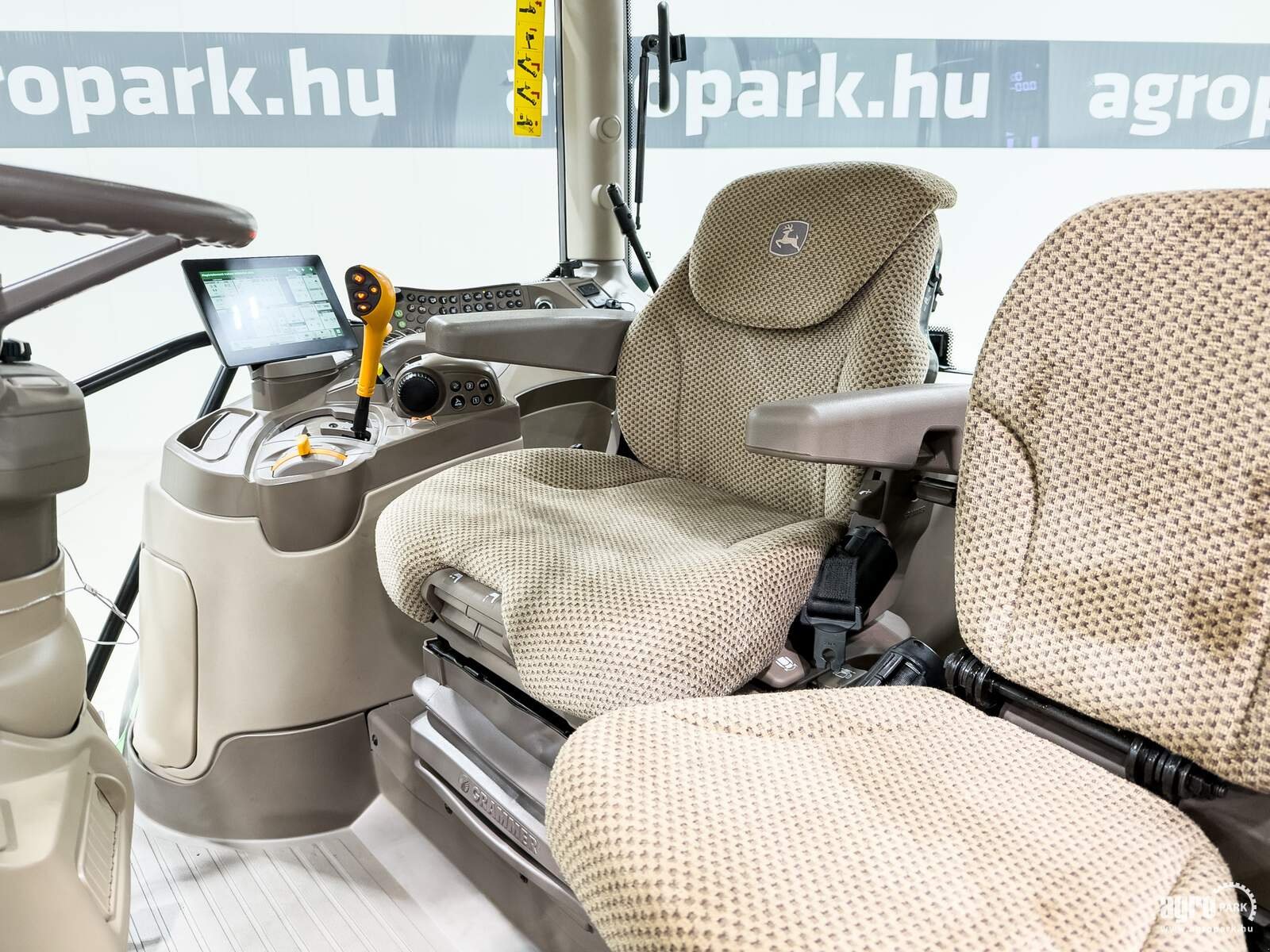 Traktor van het type John Deere 6R 155, Gebrauchtmaschine in Csengele (Foto 11)