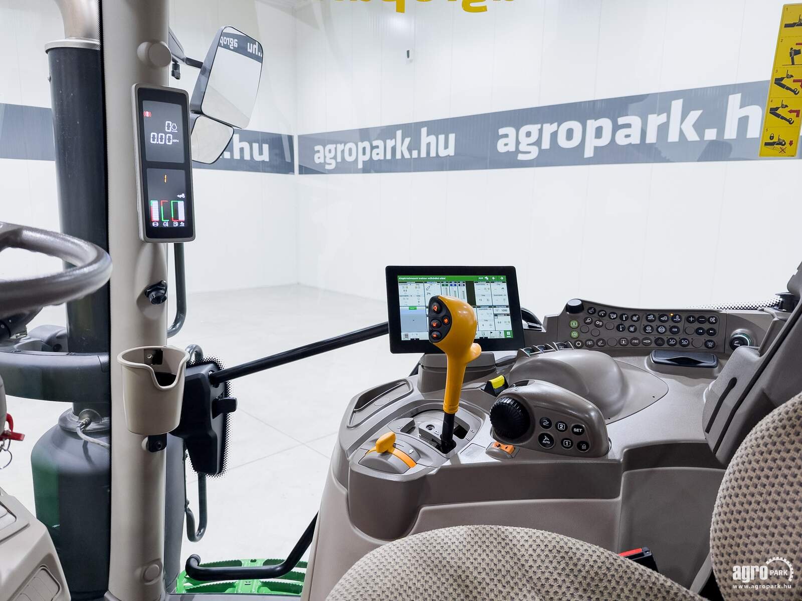 Traktor van het type John Deere 6R 155, Gebrauchtmaschine in Csengele (Foto 12)