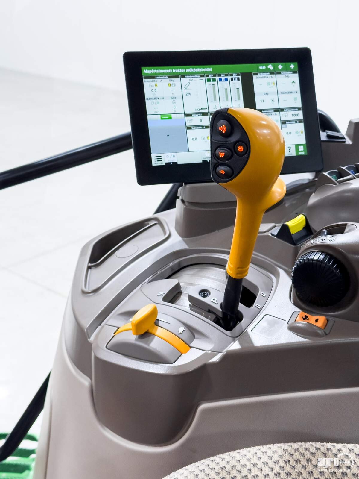 Traktor van het type John Deere 6R 155, Gebrauchtmaschine in Csengele (Foto 13)