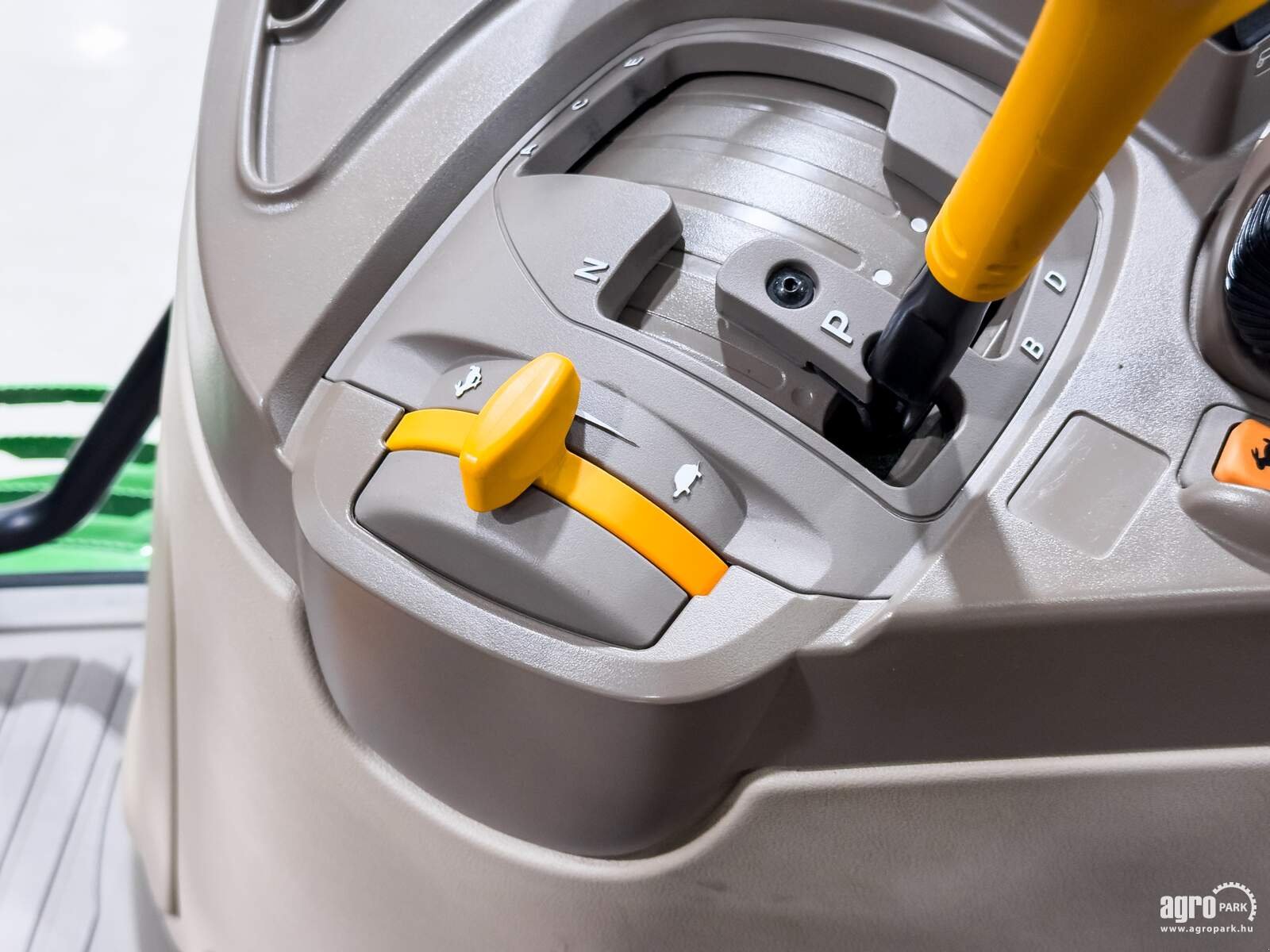 Traktor van het type John Deere 6R 155, Gebrauchtmaschine in Csengele (Foto 14)