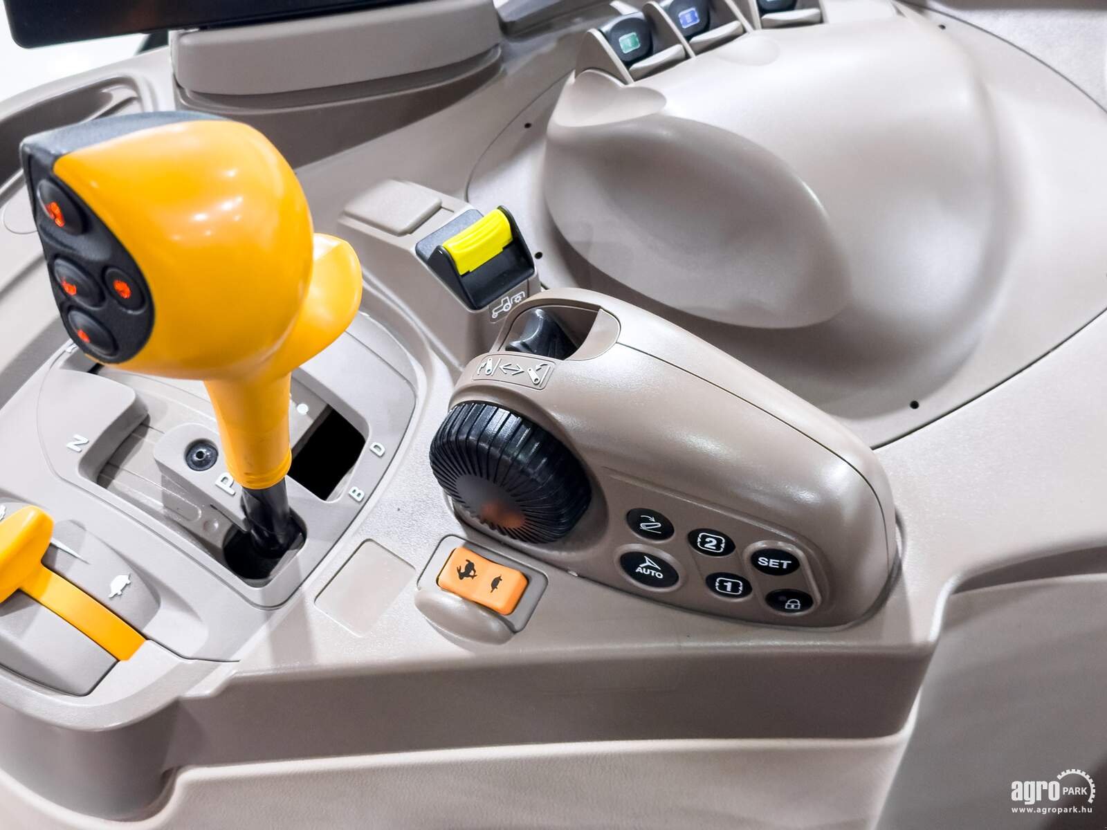 Traktor van het type John Deere 6R 155, Gebrauchtmaschine in Csengele (Foto 15)