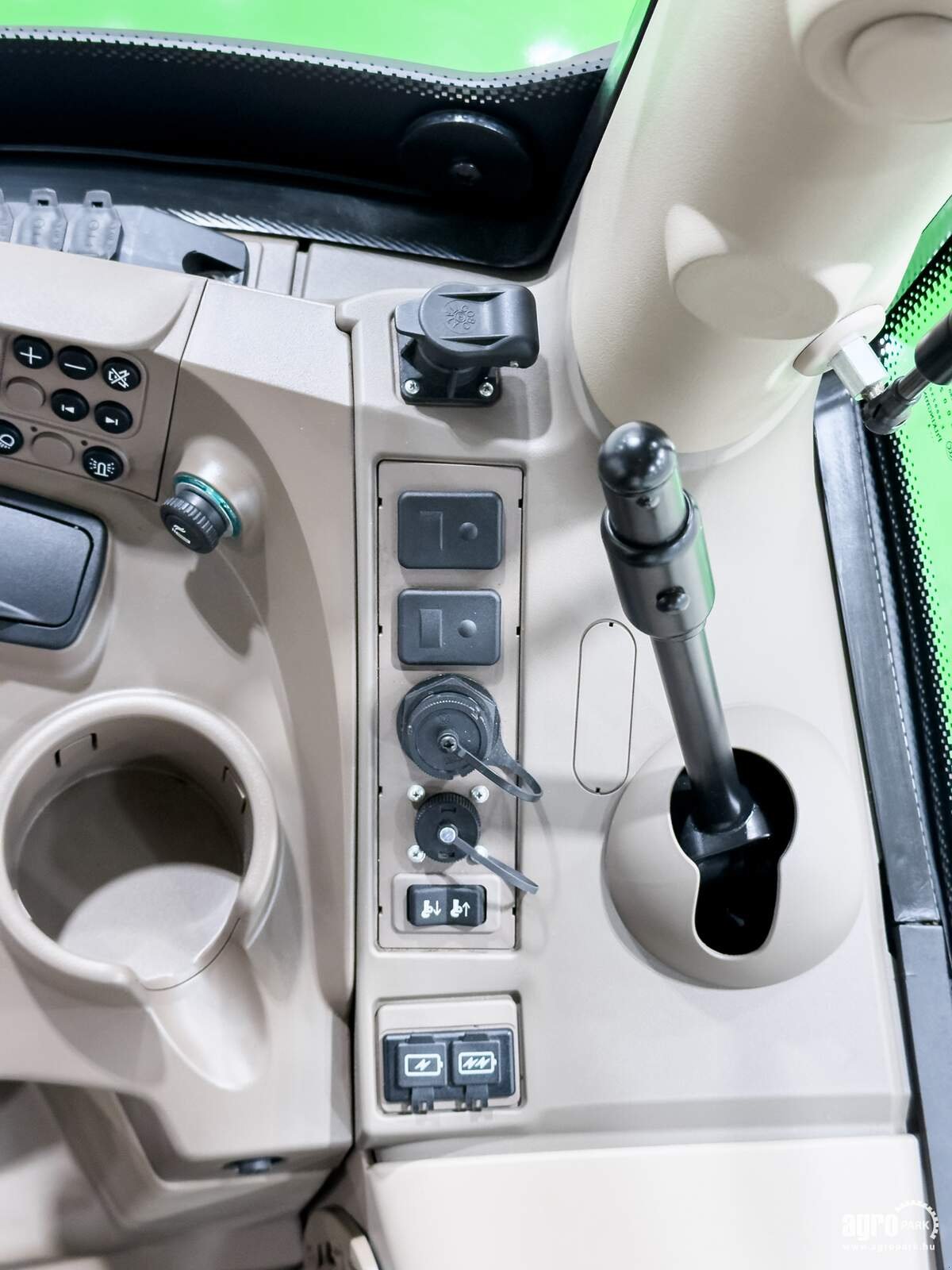 Traktor van het type John Deere 6R 155, Gebrauchtmaschine in Csengele (Foto 18)