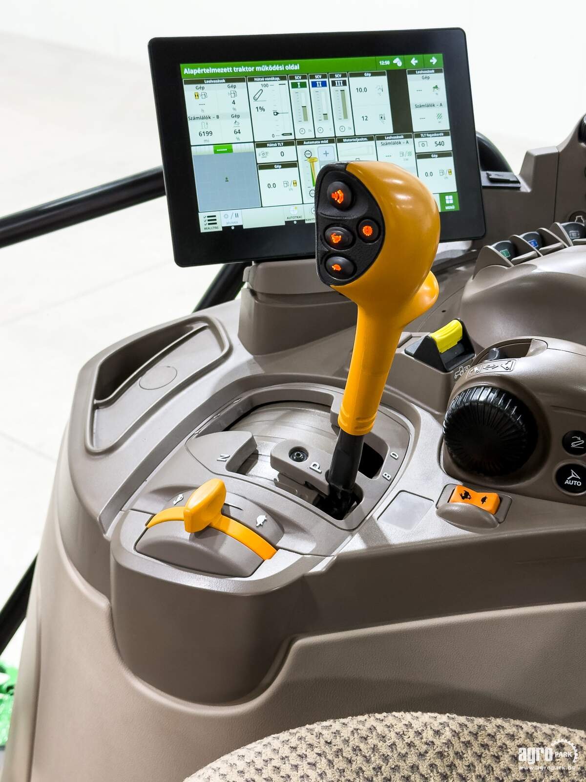 Traktor del tipo John Deere 6R 155, Gebrauchtmaschine en Csengele (Imagen 13)