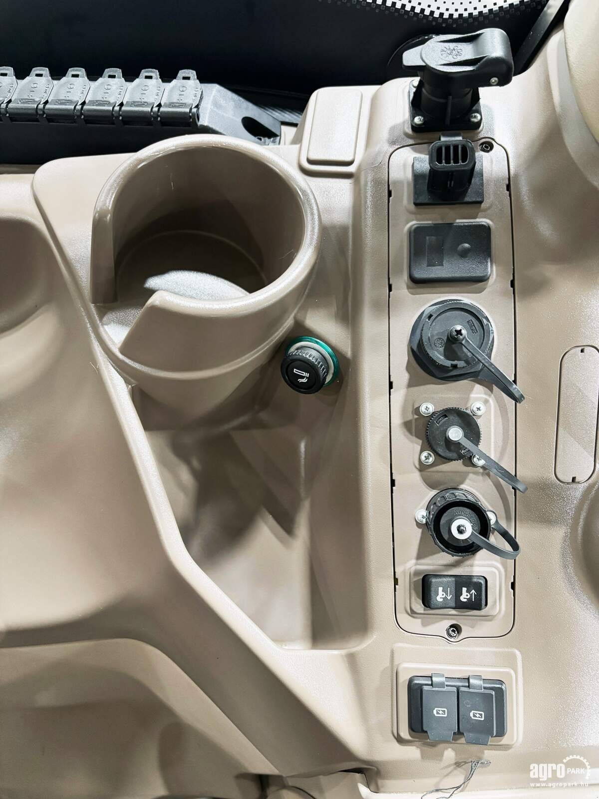 Traktor za tip John Deere 6R 155, Gebrauchtmaschine u Csengele (Slika 25)