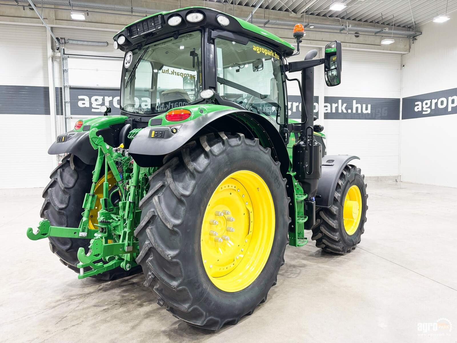 Traktor от тип John Deere 6R 155, Gebrauchtmaschine в Csengele (Снимка 3)