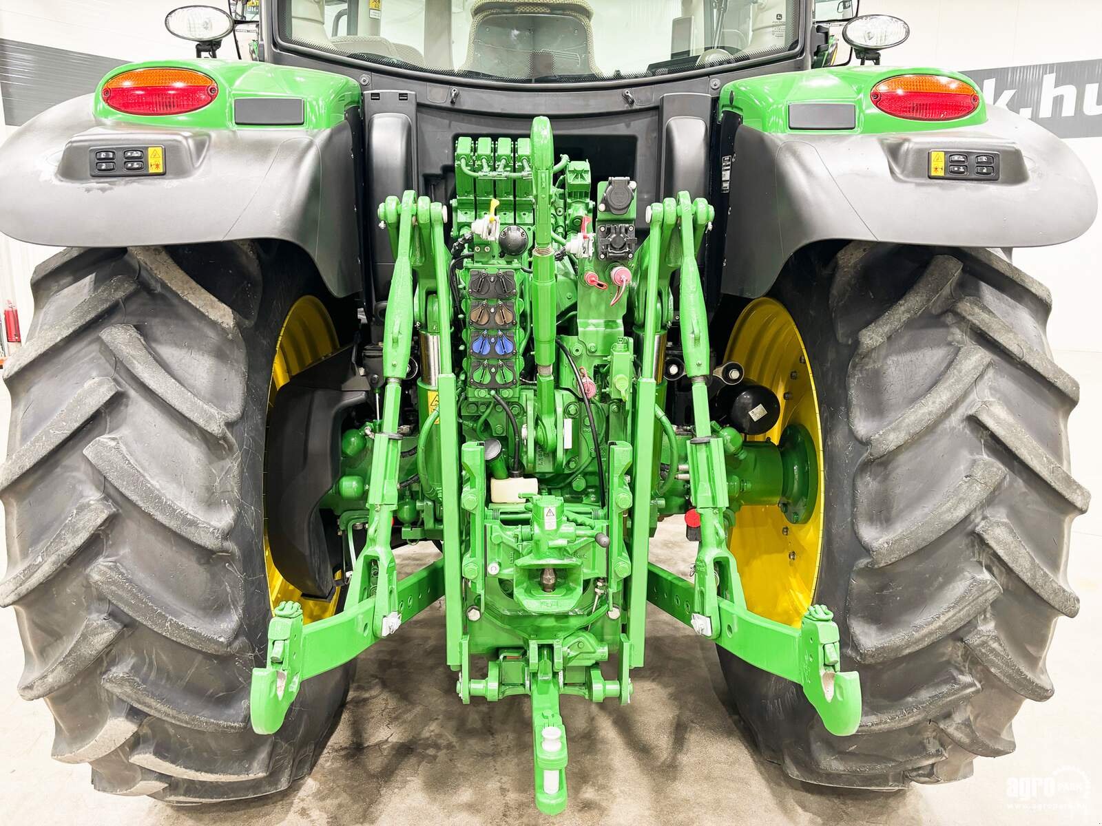 Traktor от тип John Deere 6R 155, Gebrauchtmaschine в Csengele (Снимка 7)