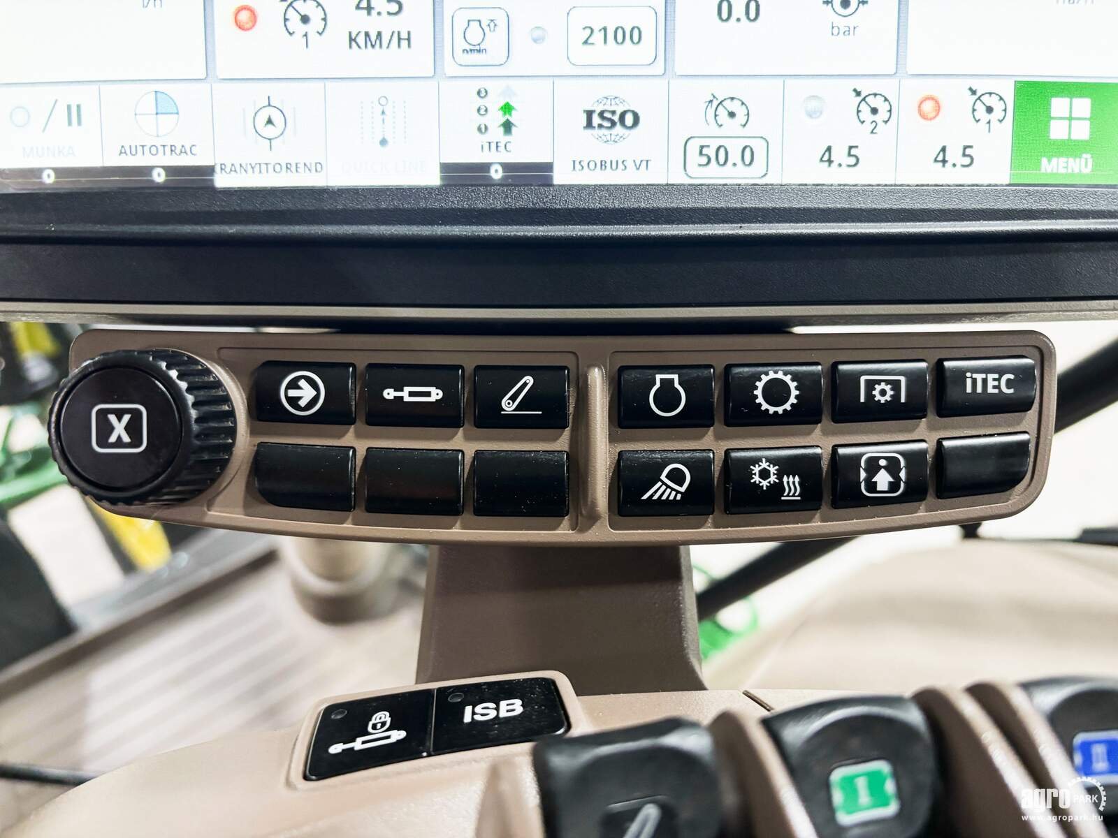 Traktor от тип John Deere 6R 155, Gebrauchtmaschine в Csengele (Снимка 12)