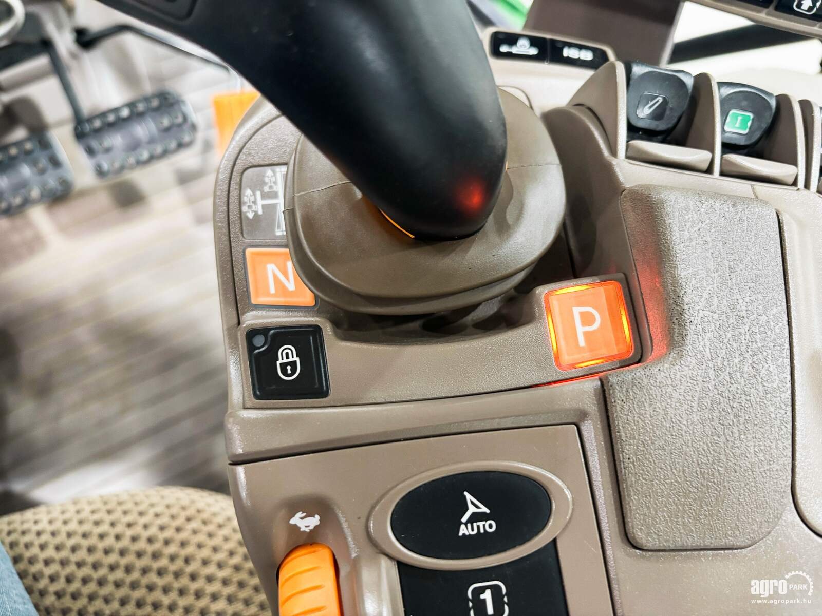 Traktor от тип John Deere 6R 155, Gebrauchtmaschine в Csengele (Снимка 15)