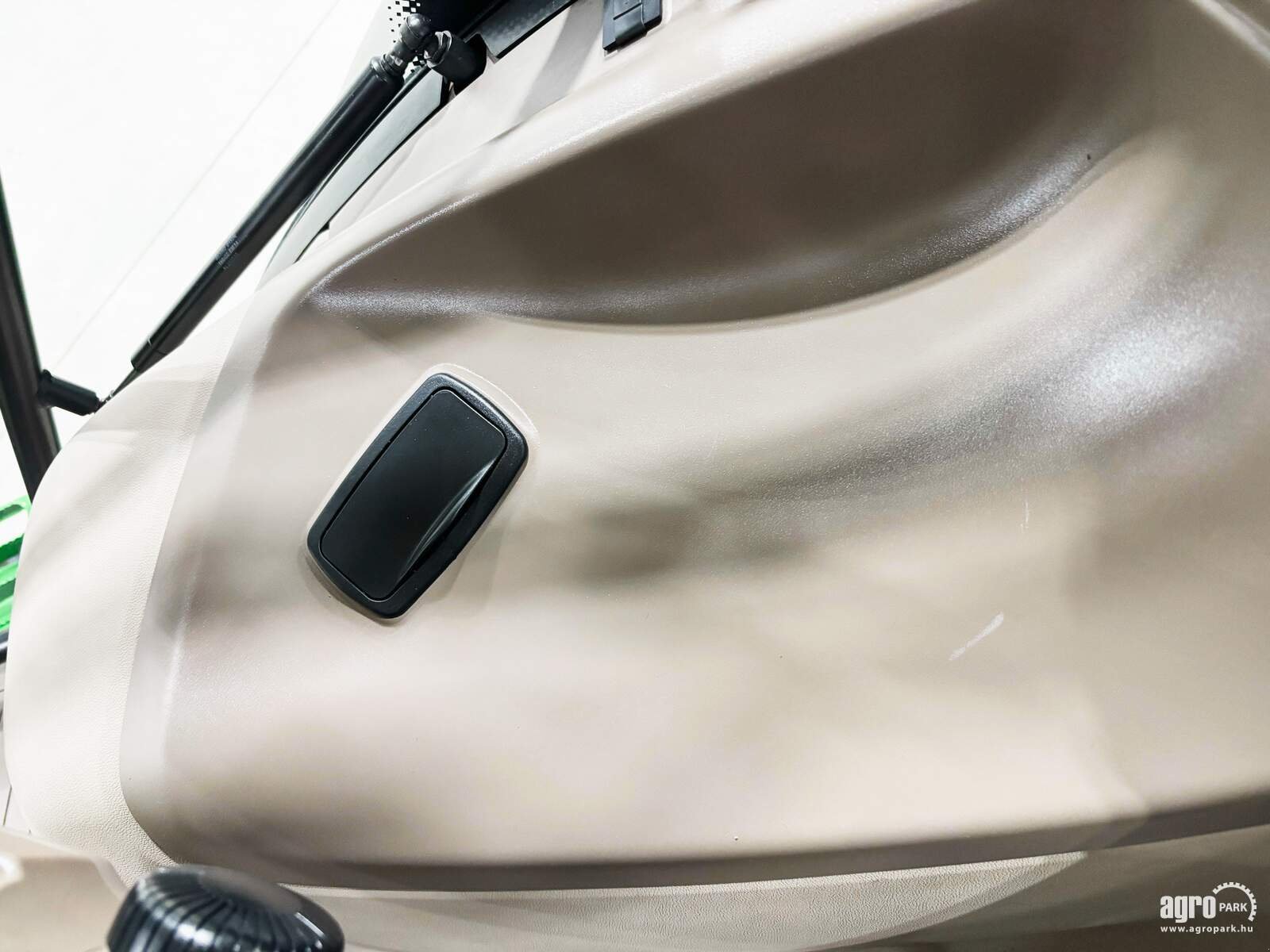 Traktor от тип John Deere 6R 155, Gebrauchtmaschine в Csengele (Снимка 21)