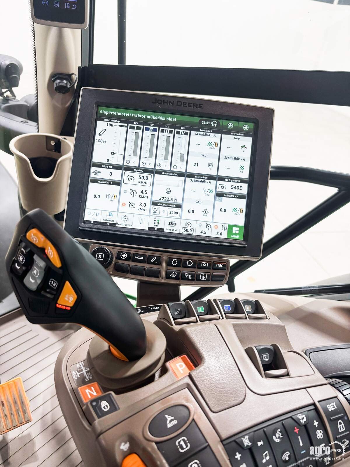 Traktor от тип John Deere 6R 155, Gebrauchtmaschine в Csengele (Снимка 26)