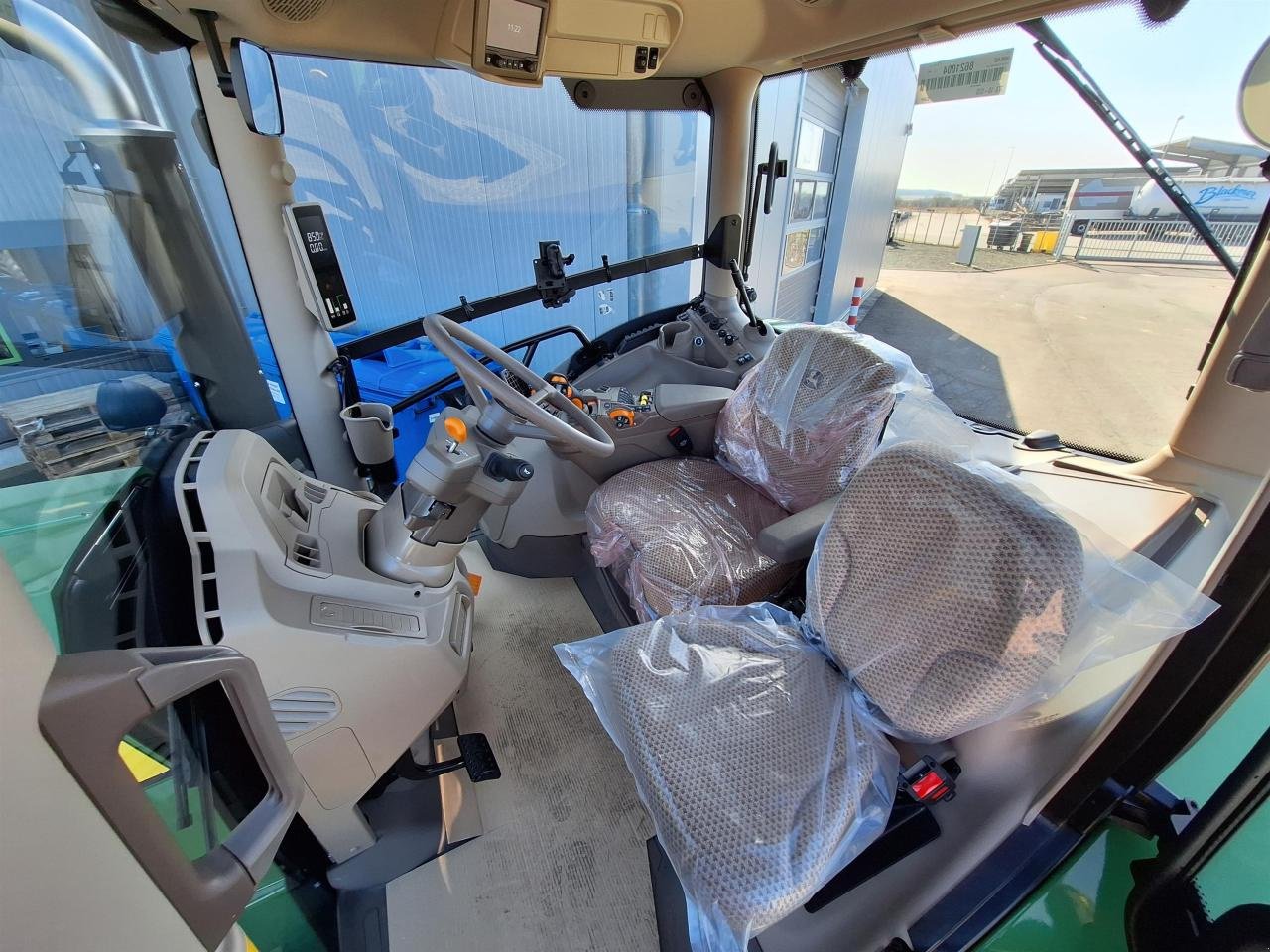 Traktor van het type John Deere 6R 155, Neumaschine in Zweibrücken (Foto 11)