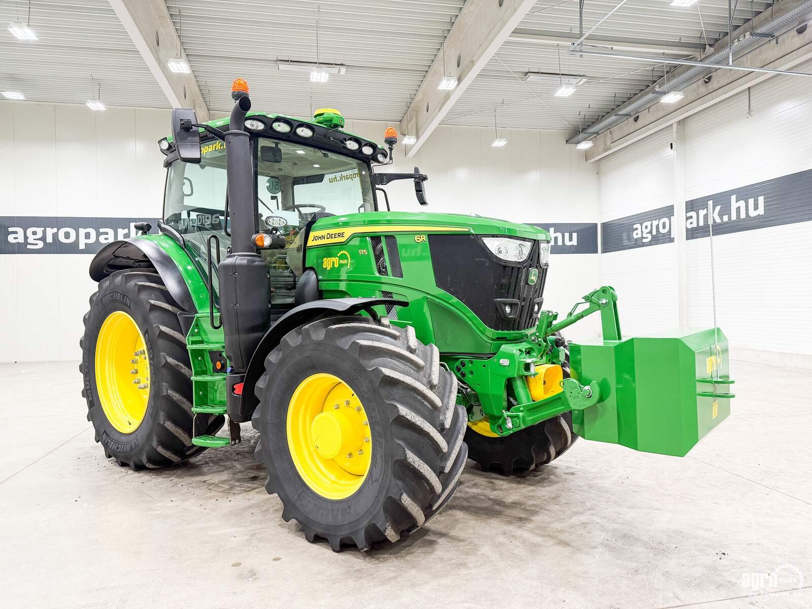 Traktor типа John Deere 6R 175, Gebrauchtmaschine в Csengele (Фотография 2)
