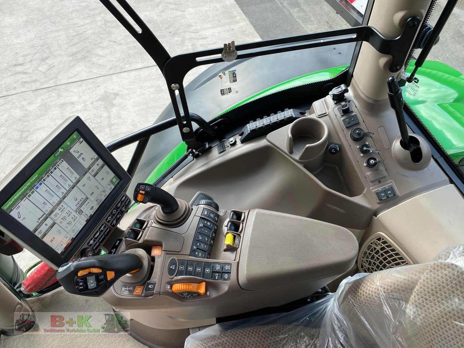 Traktor des Typs John Deere 6R 185 AutoPowr CommandPro, Gebrauchtmaschine in Kettenkamp (Bild 18)