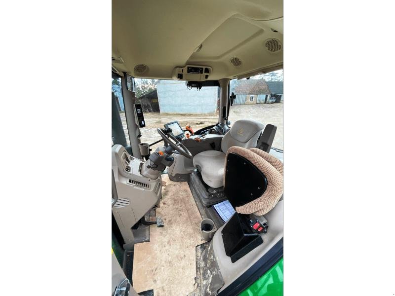 Traktor от тип John Deere 6R 185, Gebrauchtmaschine в SAINT-GERMAIN DU PUY (Снимка 9)