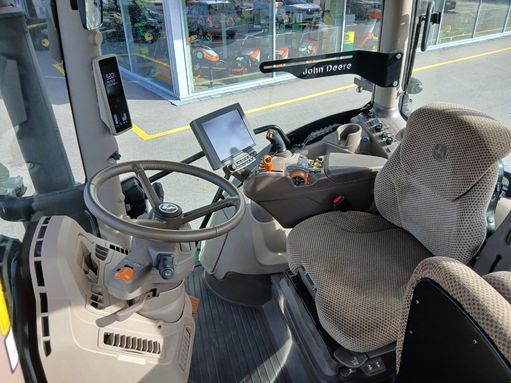 Traktor типа John Deere 6R 185, Gebrauchtmaschine в Lengnau (Фотография 3)