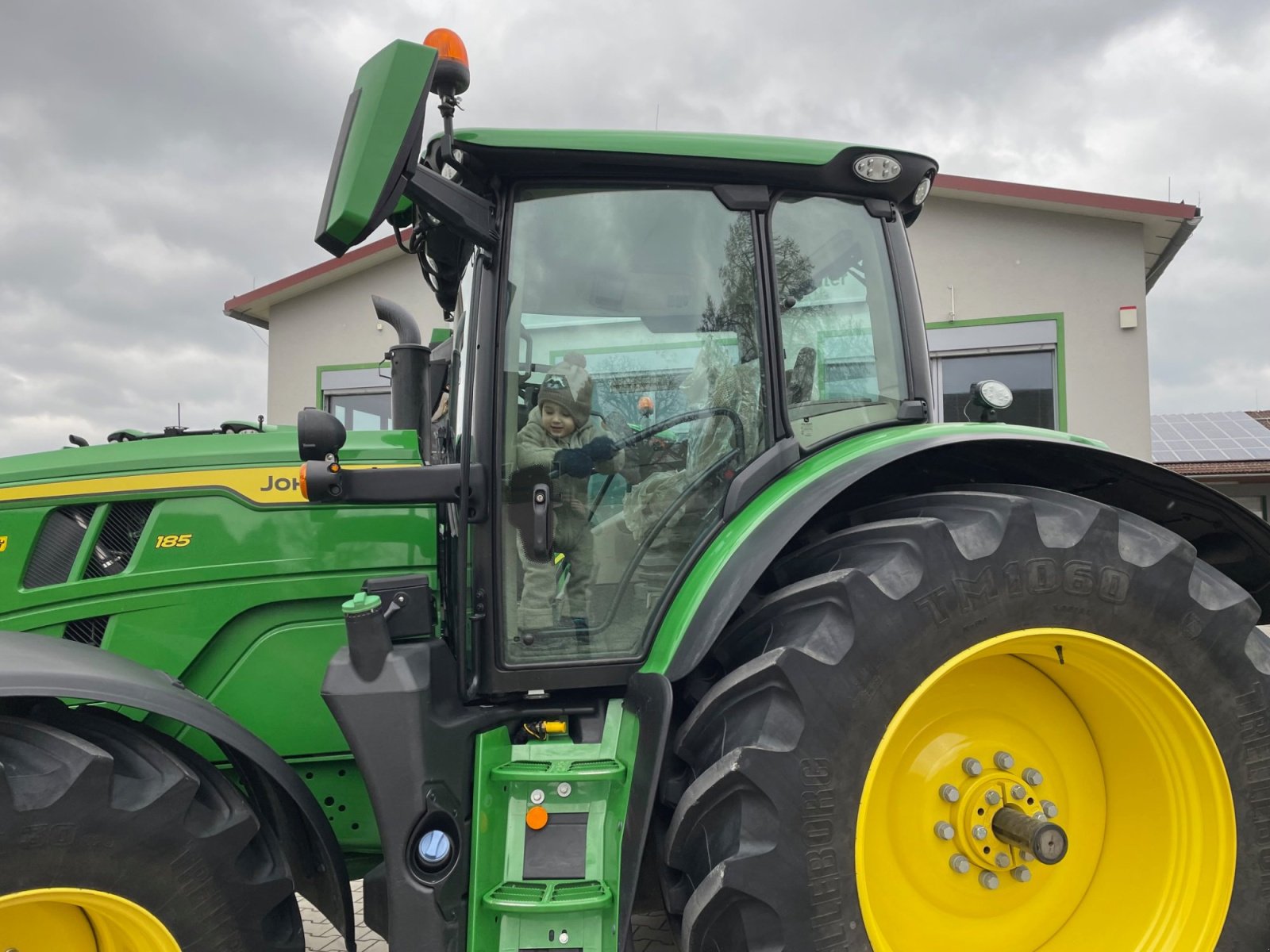 Traktor Türe ait John Deere 6R 185, Gebrauchtmaschine içinde Burglengenfeld (resim 5)