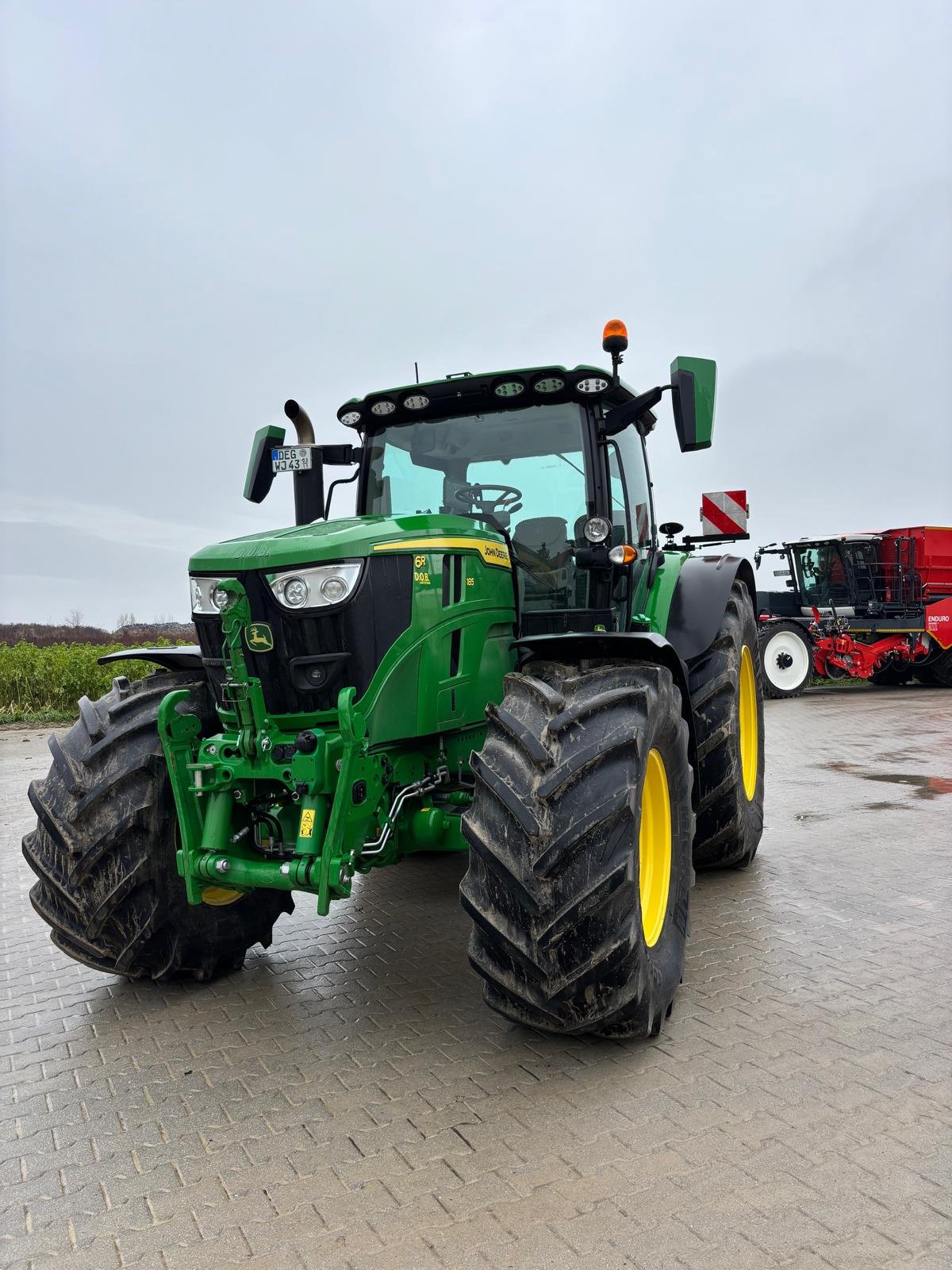 Traktor des Typs John Deere 6R 185, Gebrauchtmaschine in Osterhofen (Bild 1)