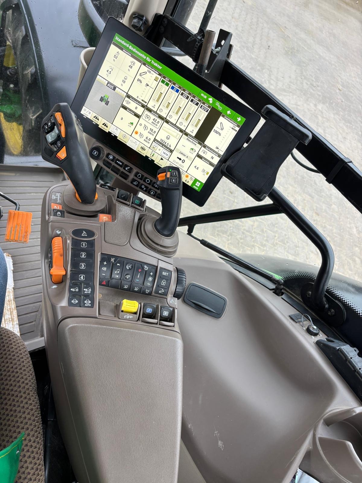 Traktor des Typs John Deere 6R 185, Gebrauchtmaschine in Osterhofen (Bild 2)