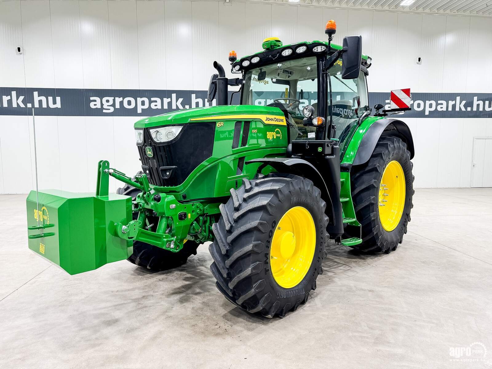 Traktor des Typs John Deere 6R 195, Gebrauchtmaschine in Csengele (Bild 1)
