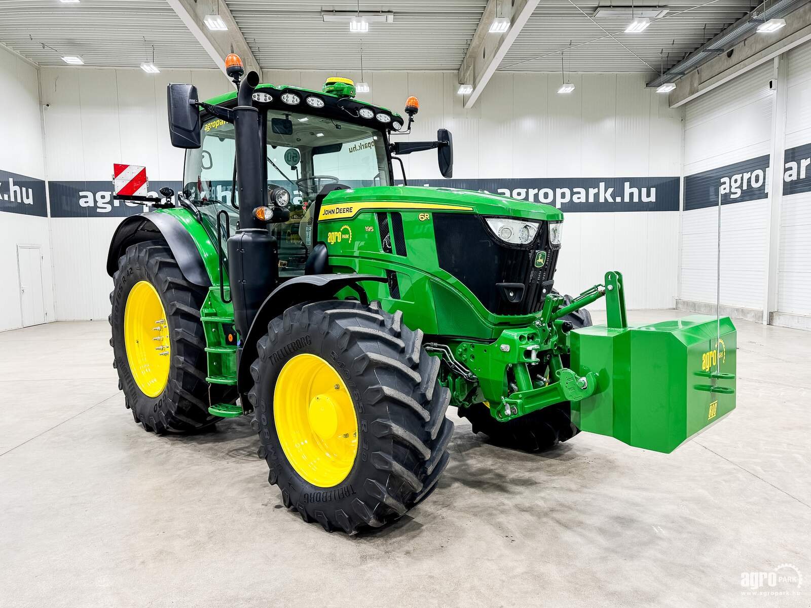 Traktor des Typs John Deere 6R 195, Gebrauchtmaschine in Csengele (Bild 2)