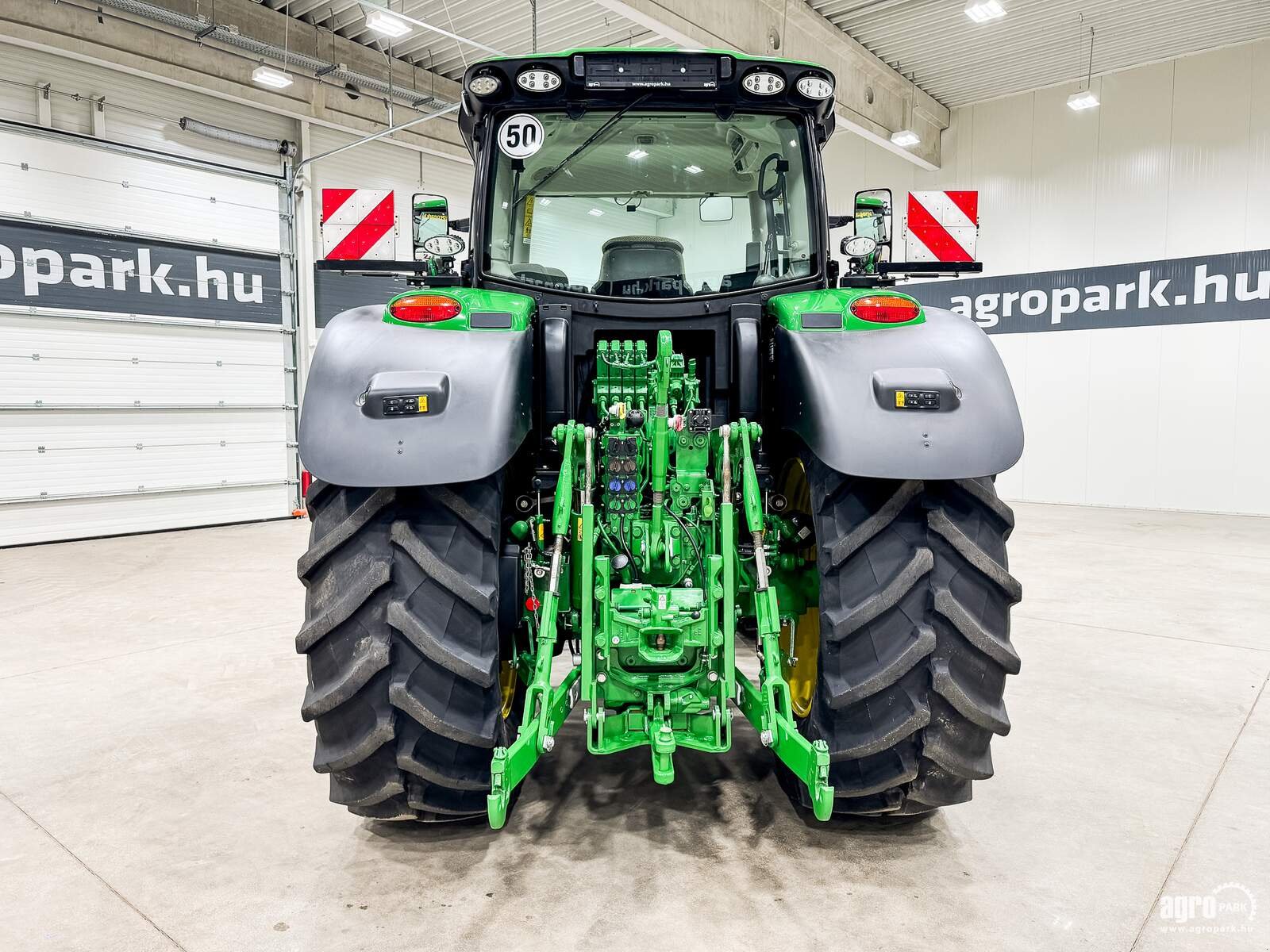 Traktor des Typs John Deere 6R 195, Gebrauchtmaschine in Csengele (Bild 5)
