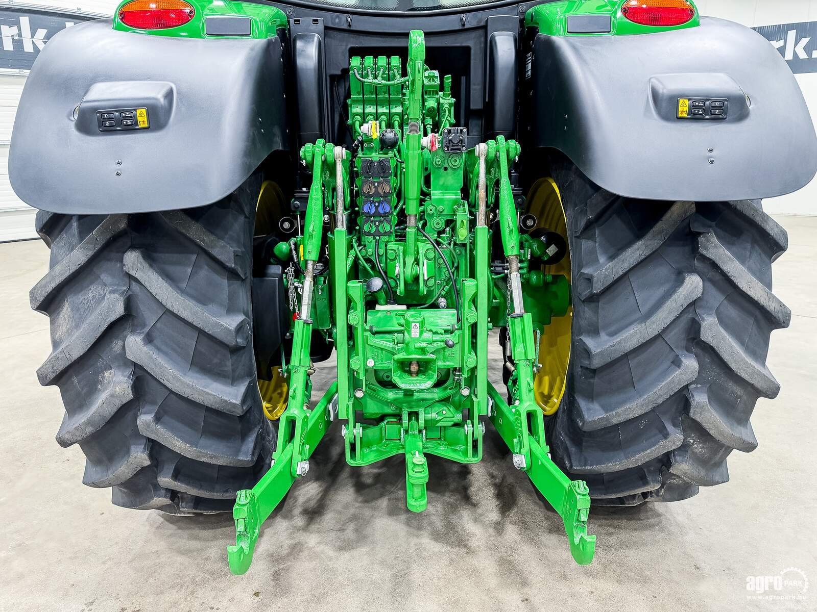 Traktor des Typs John Deere 6R 195, Gebrauchtmaschine in Csengele (Bild 7)