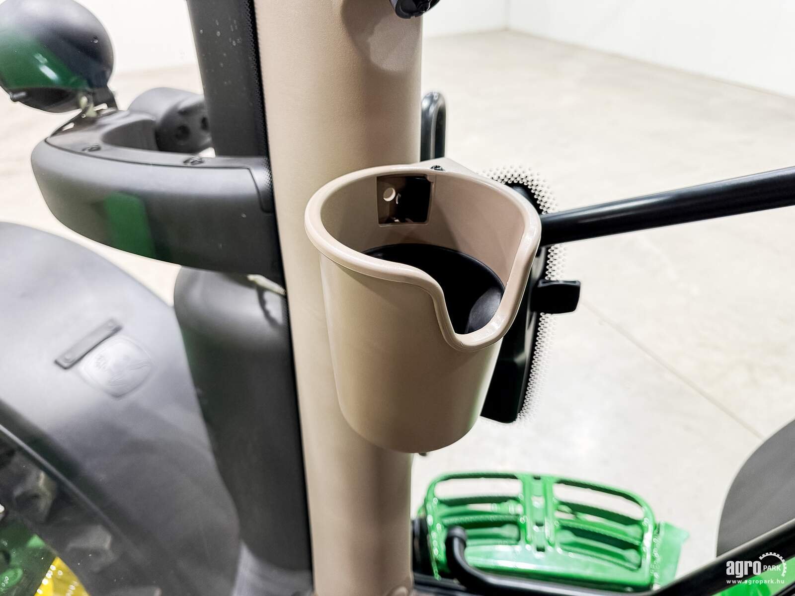 Traktor des Typs John Deere 6R 195, Gebrauchtmaschine in Csengele (Bild 28)