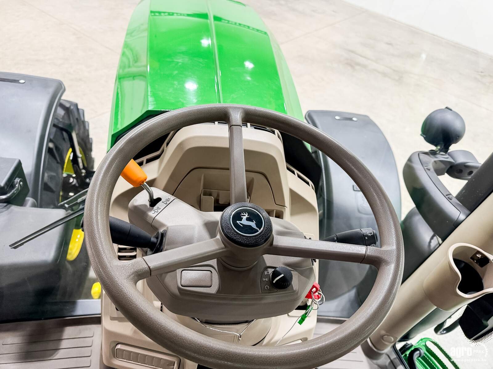 Traktor des Typs John Deere 6R 195, Gebrauchtmaschine in Csengele (Bild 29)