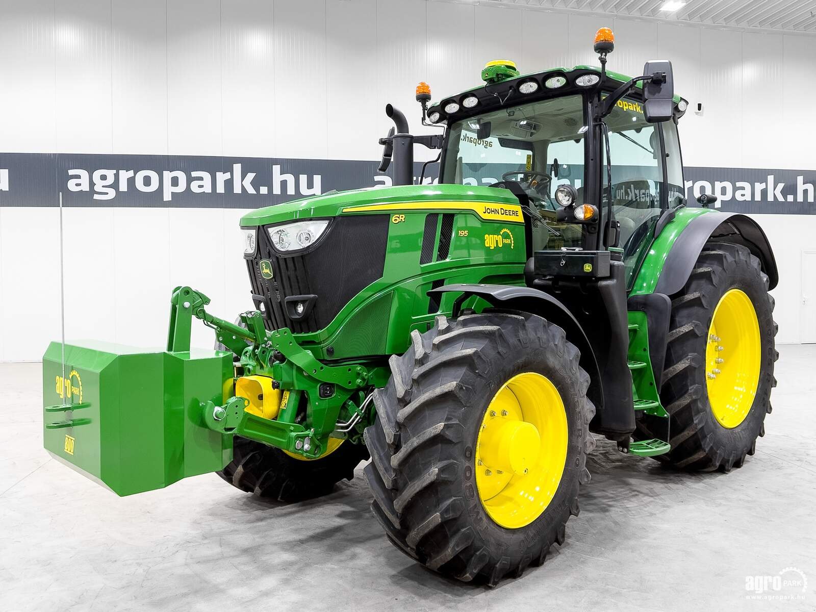 Traktor типа John Deere 6R 195, Gebrauchtmaschine в Csengele (Фотография 1)