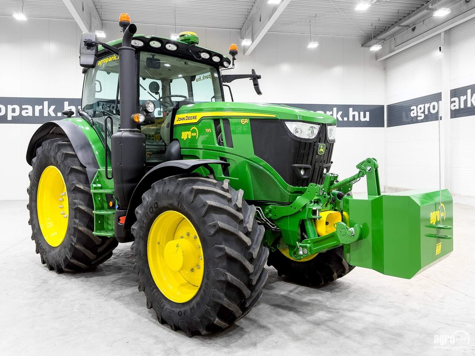 Traktor типа John Deere 6R 195, Gebrauchtmaschine в Csengele (Фотография 2)