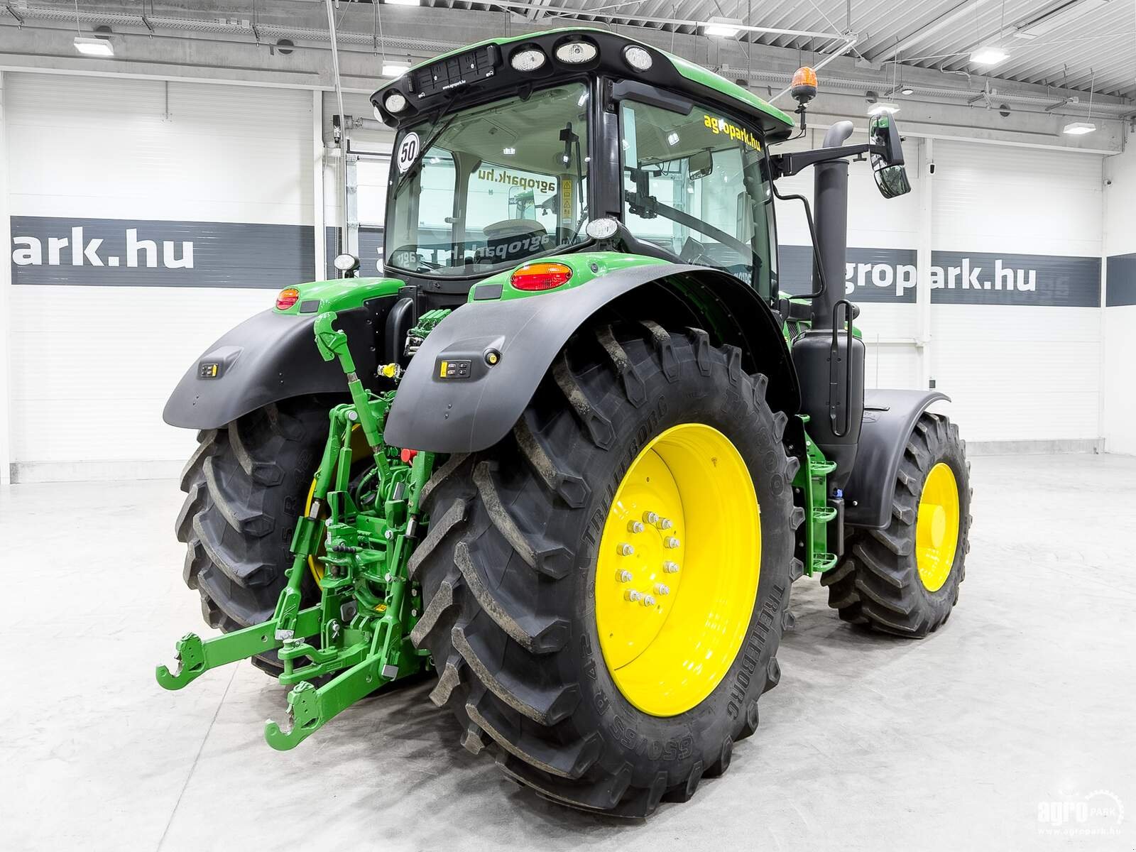Traktor типа John Deere 6R 195, Gebrauchtmaschine в Csengele (Фотография 3)