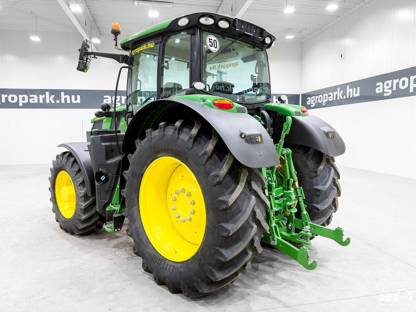 Traktor типа John Deere 6R 195, Gebrauchtmaschine в Csengele (Фотография 4)