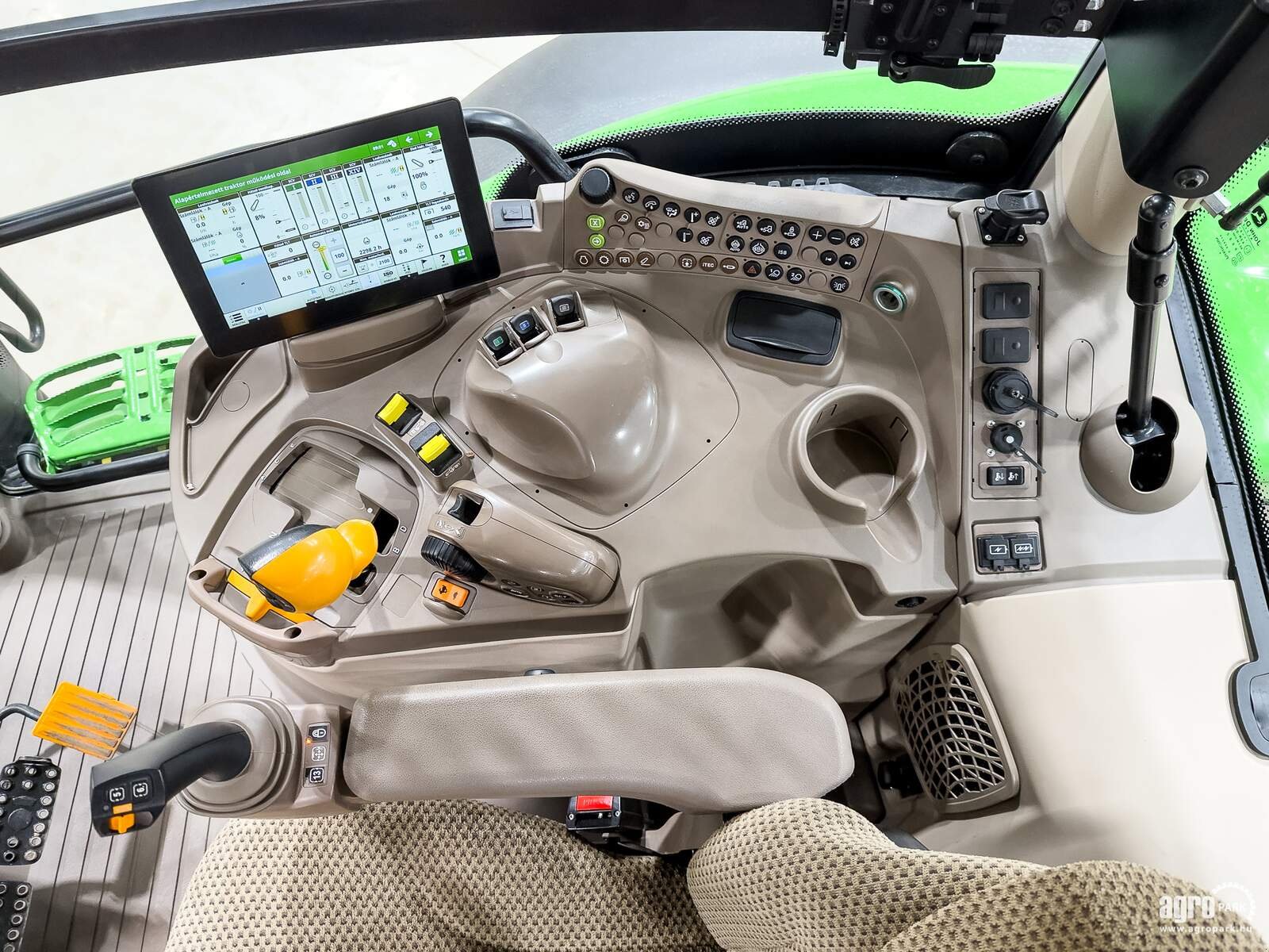 Traktor типа John Deere 6R 195, Gebrauchtmaschine в Csengele (Фотография 9)