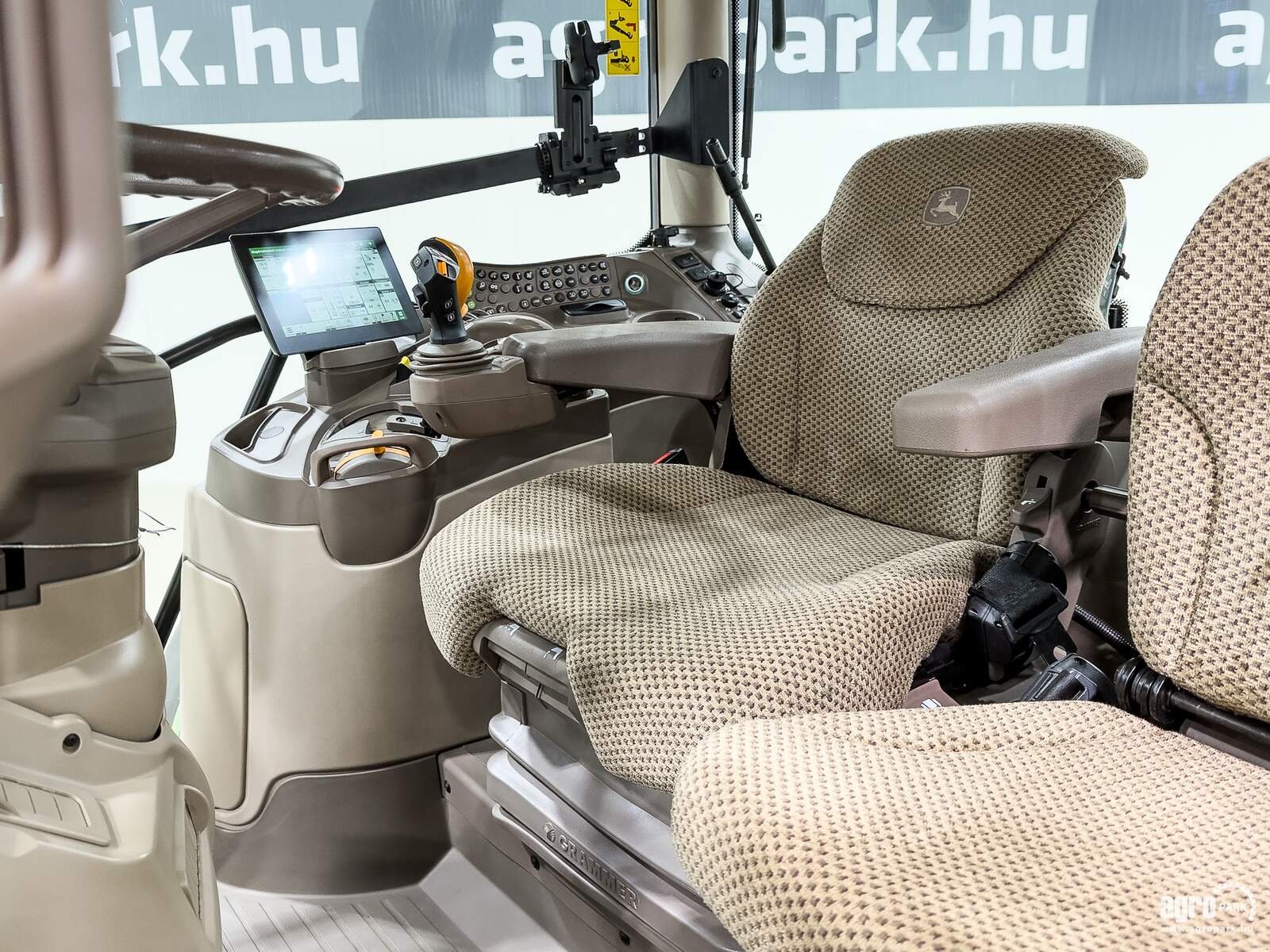 Traktor типа John Deere 6R 195, Gebrauchtmaschine в Csengele (Фотография 11)