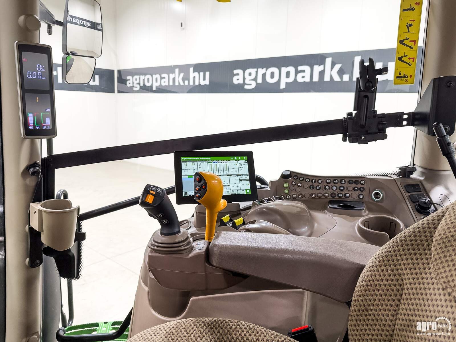 Traktor типа John Deere 6R 195, Gebrauchtmaschine в Csengele (Фотография 12)