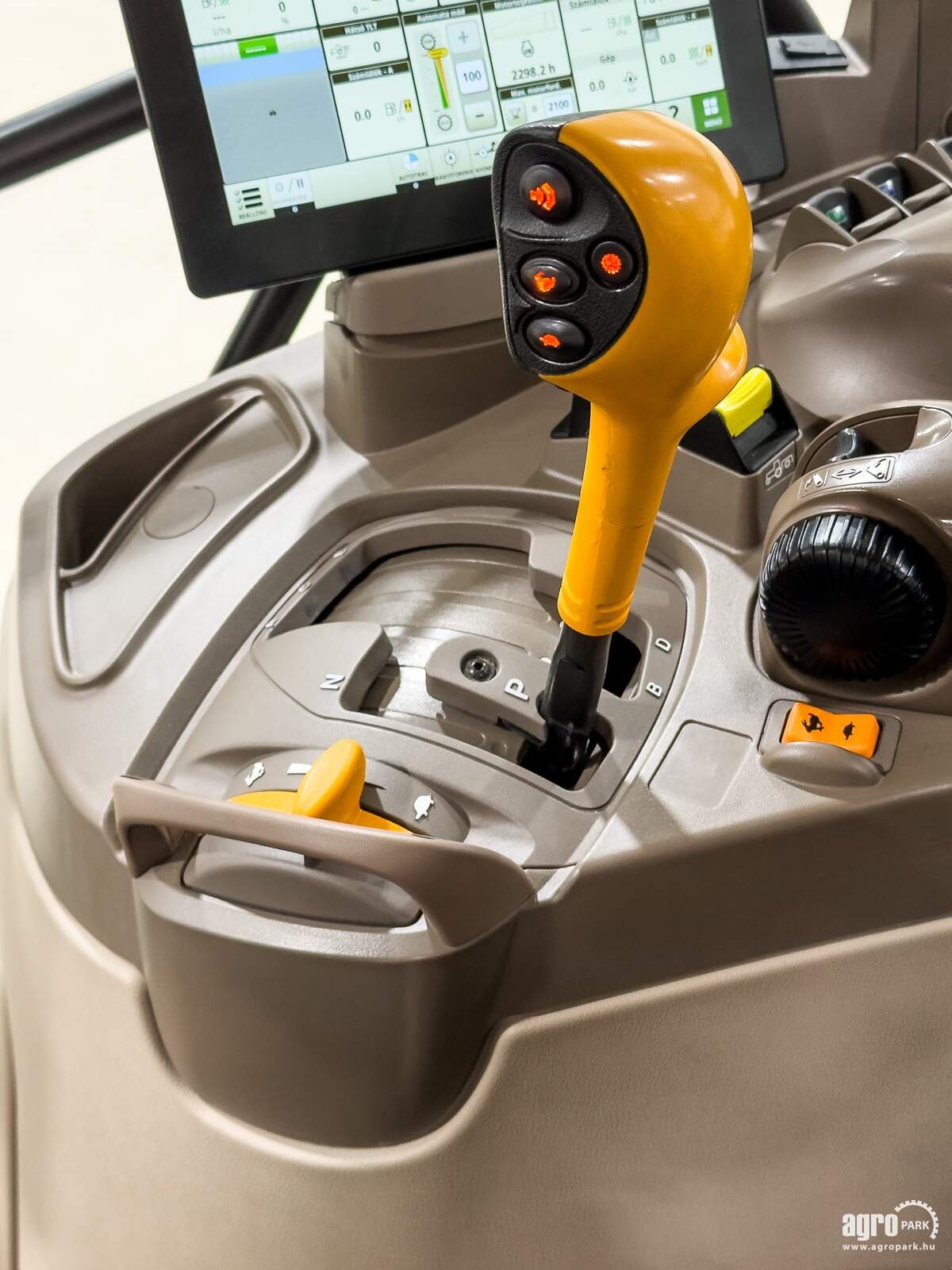 Traktor типа John Deere 6R 195, Gebrauchtmaschine в Csengele (Фотография 15)