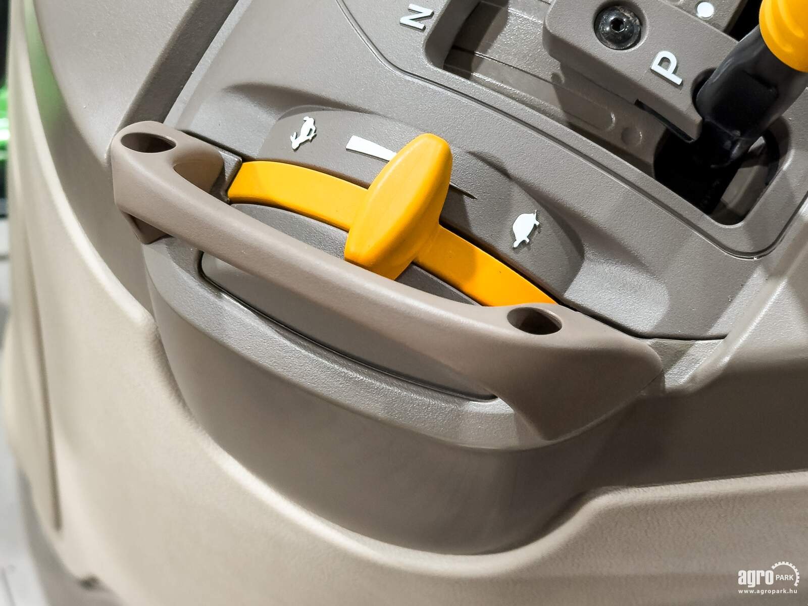 Traktor типа John Deere 6R 195, Gebrauchtmaschine в Csengele (Фотография 16)