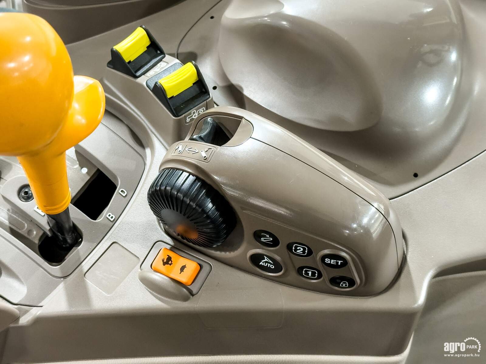 Traktor типа John Deere 6R 195, Gebrauchtmaschine в Csengele (Фотография 17)