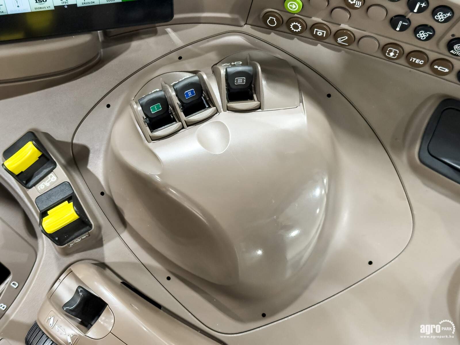 Traktor типа John Deere 6R 195, Gebrauchtmaschine в Csengele (Фотография 18)