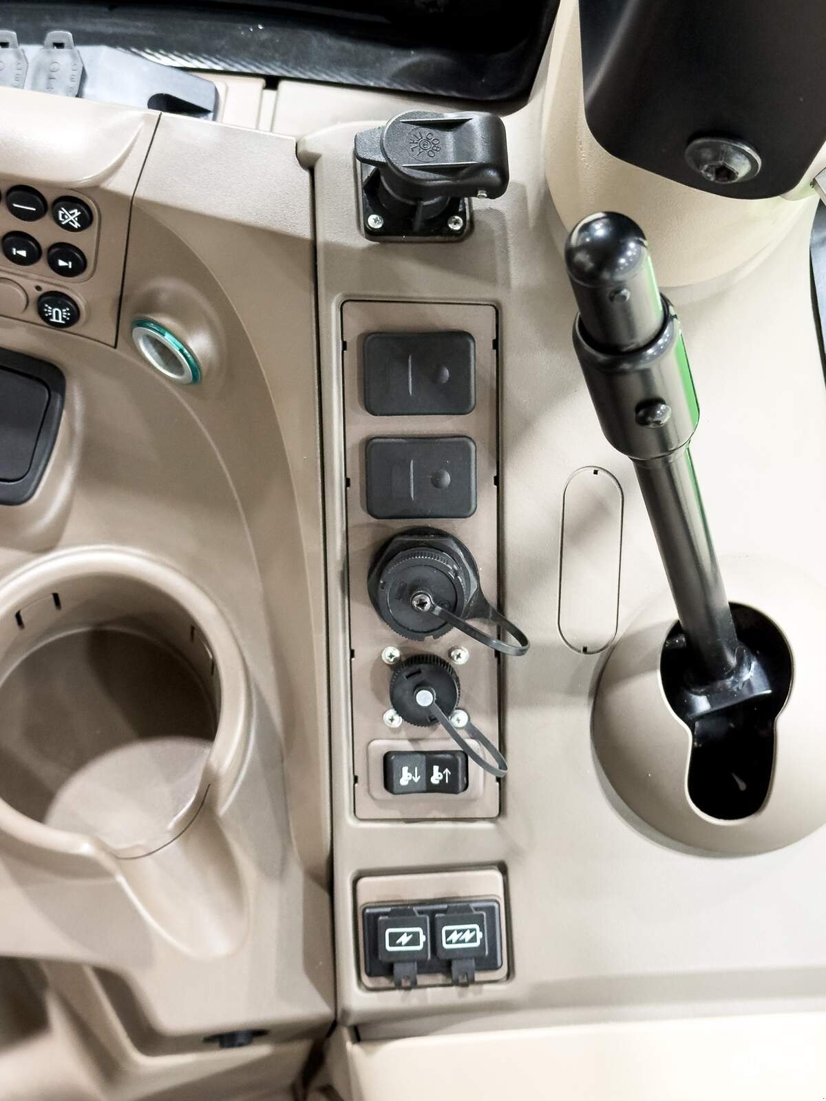 Traktor типа John Deere 6R 195, Gebrauchtmaschine в Csengele (Фотография 20)