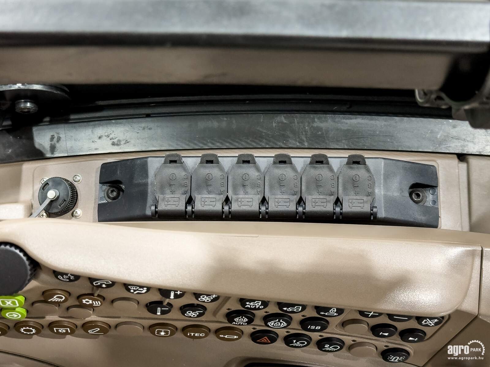 Traktor типа John Deere 6R 195, Gebrauchtmaschine в Csengele (Фотография 21)