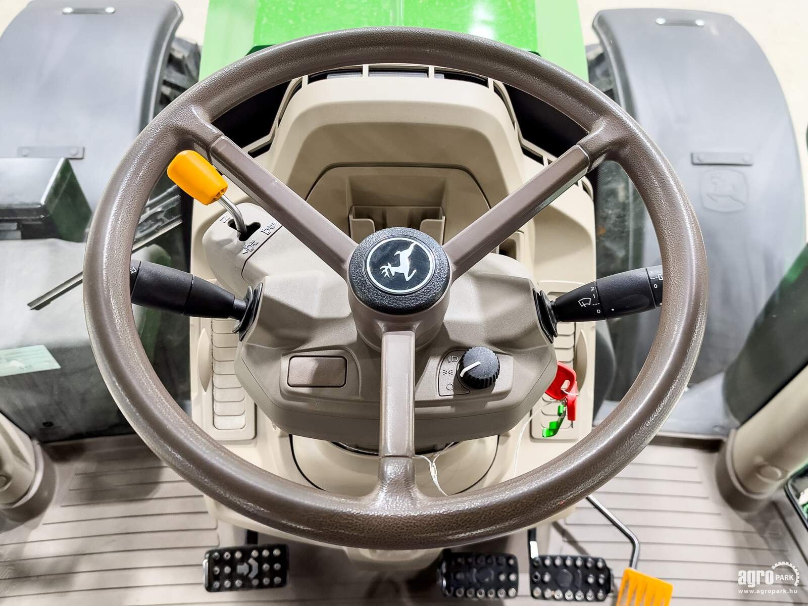 Traktor типа John Deere 6R 195, Gebrauchtmaschine в Csengele (Фотография 27)