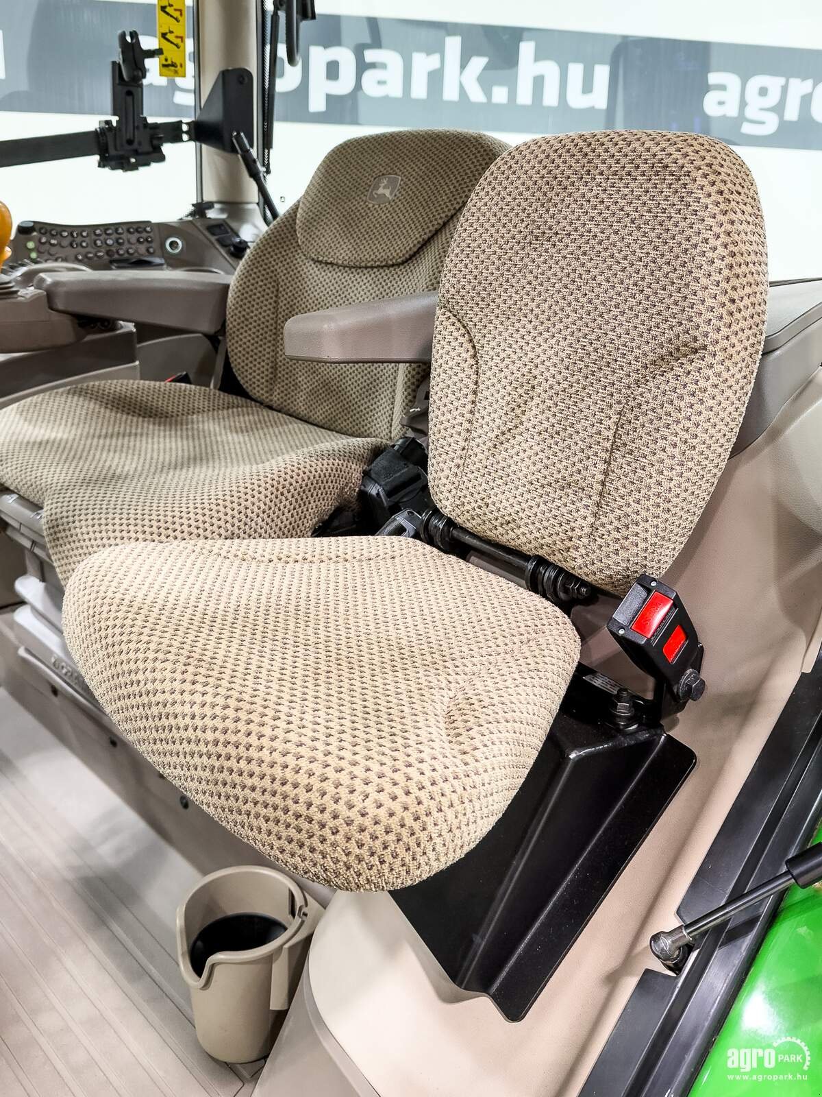 Traktor типа John Deere 6R 195, Gebrauchtmaschine в Csengele (Фотография 28)