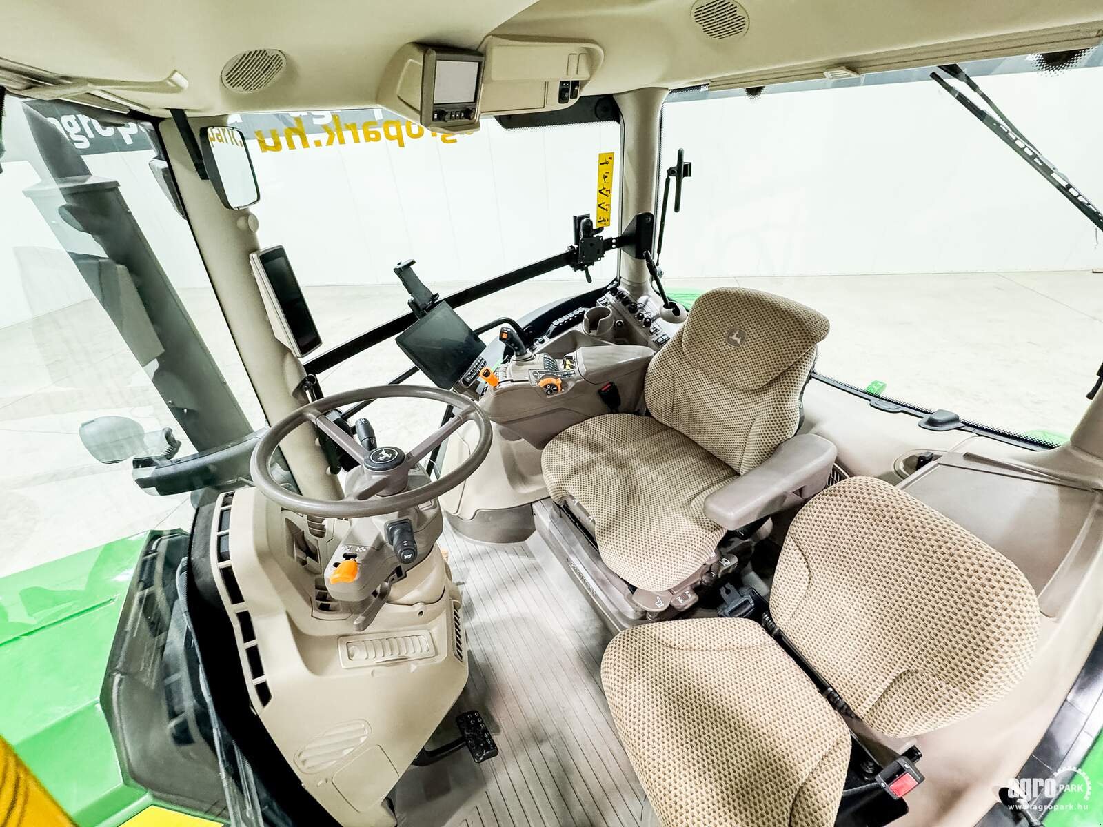 Traktor tip John Deere 6R 195, Gebrauchtmaschine in Csengele (Poză 8)