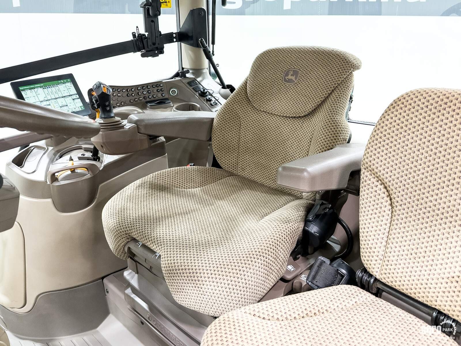 Traktor des Typs John Deere 6R 195, Gebrauchtmaschine in Csengele (Bild 11)