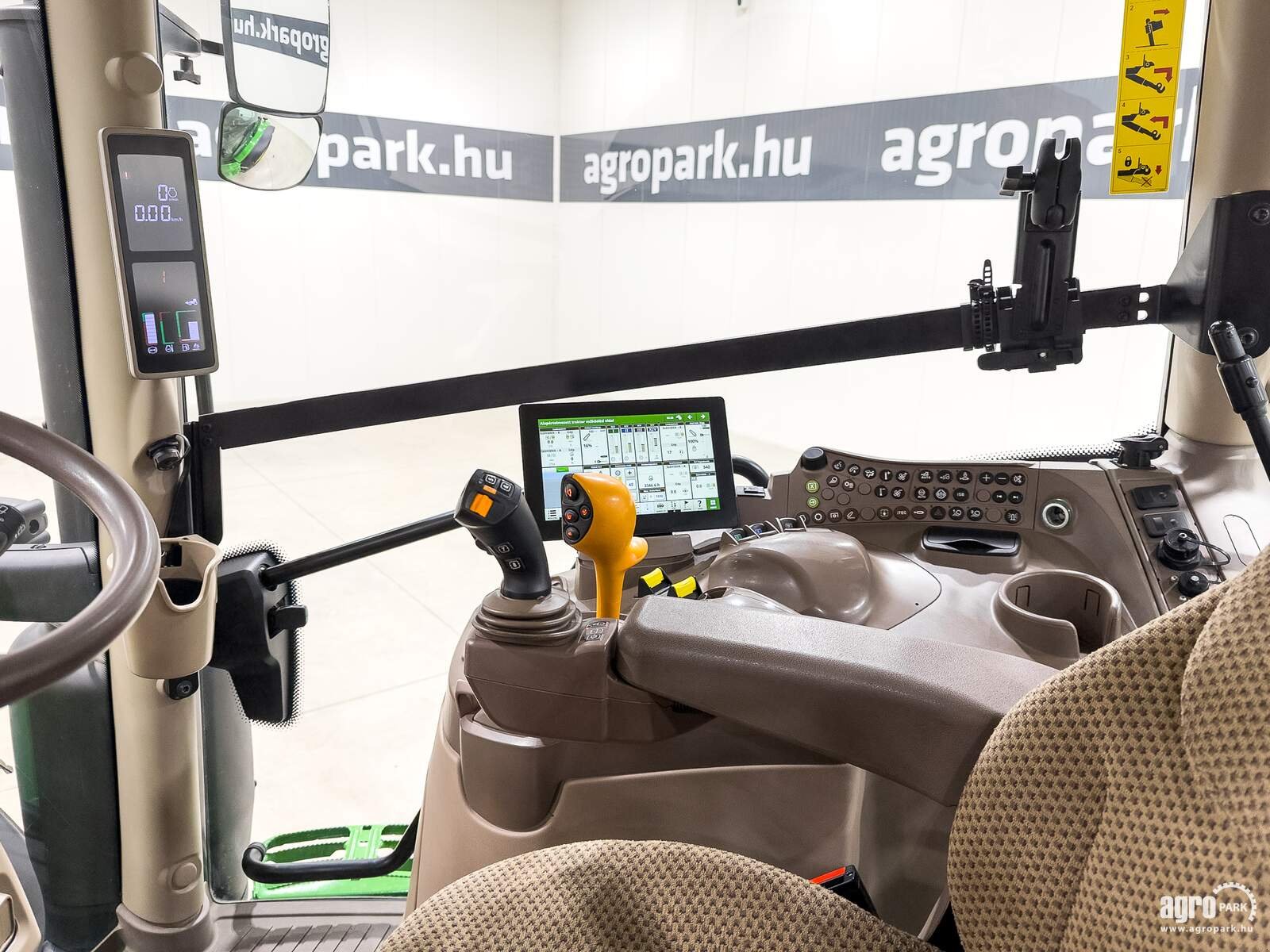 Traktor des Typs John Deere 6R 195, Gebrauchtmaschine in Csengele (Bild 12)