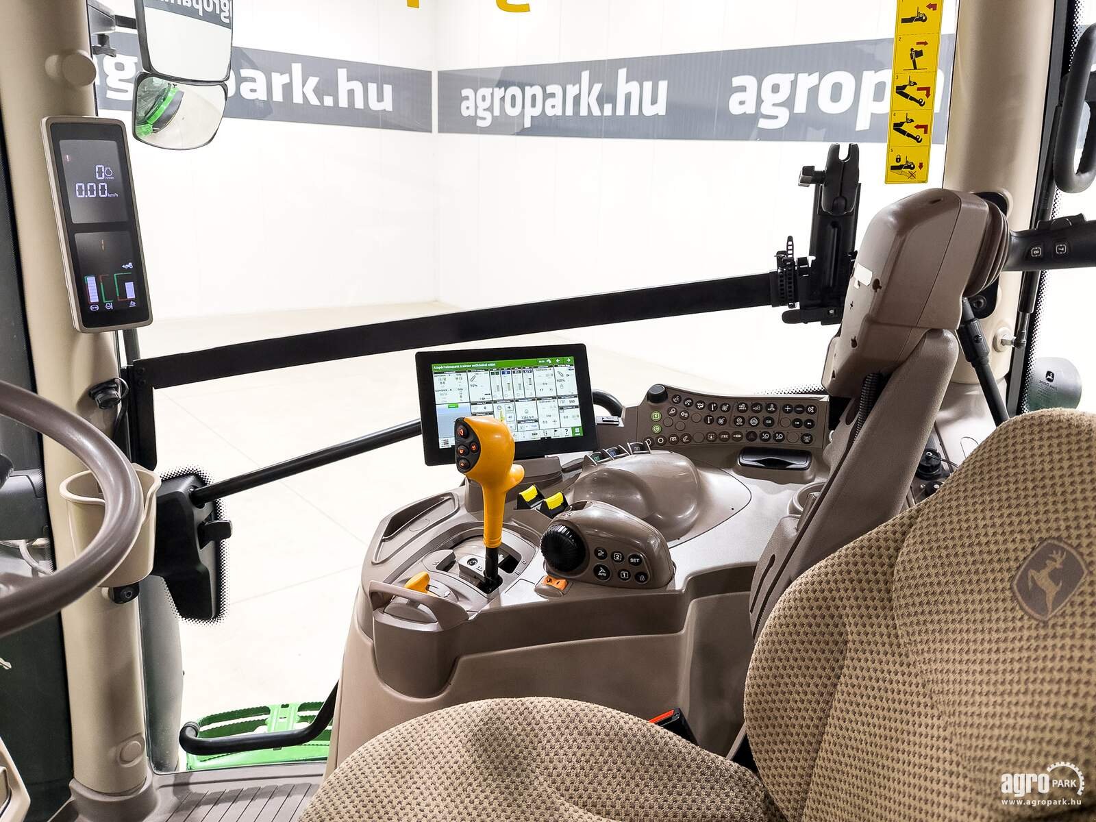 Traktor des Typs John Deere 6R 195, Gebrauchtmaschine in Csengele (Bild 13)