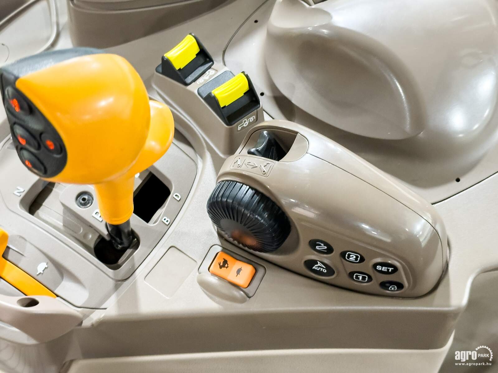 Traktor des Typs John Deere 6R 195, Gebrauchtmaschine in Csengele (Bild 17)