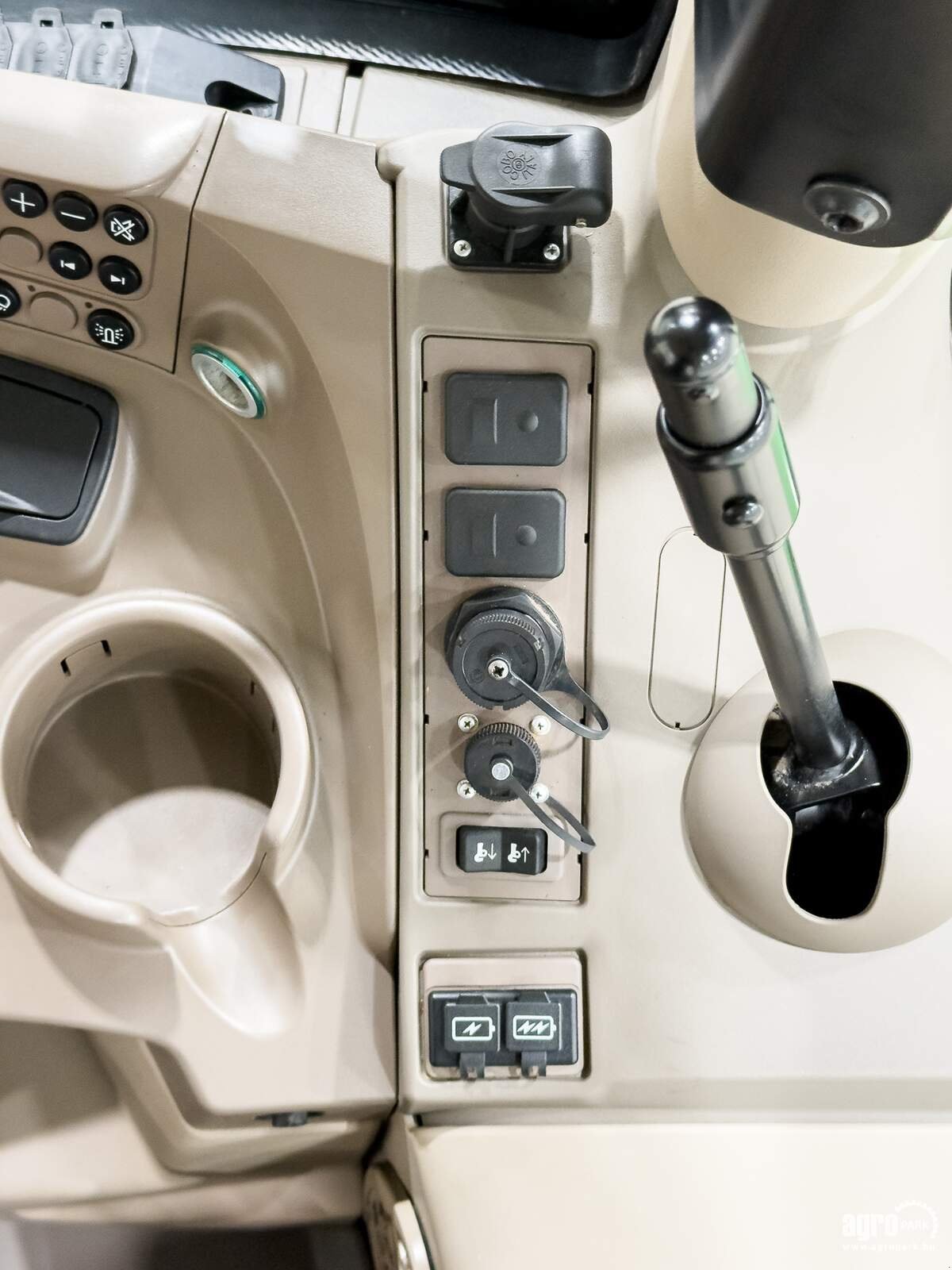 Traktor des Typs John Deere 6R 195, Gebrauchtmaschine in Csengele (Bild 20)